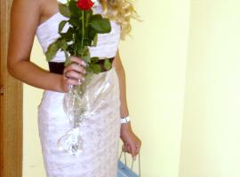 Julia - VIP Nightlife Model Guide